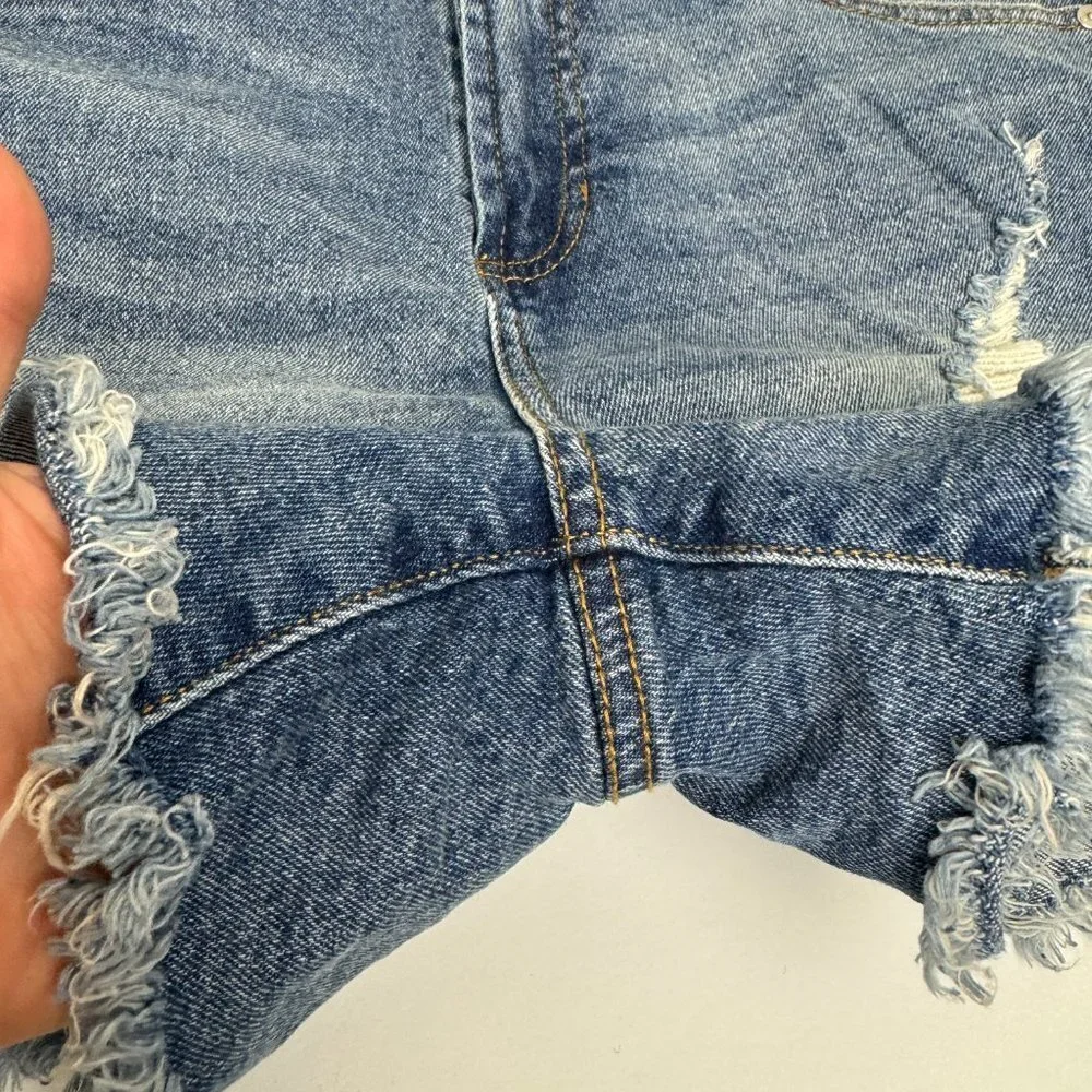 Kendall & Kylie The Iconic Short Distressed Medium Wash Sz.  9 / 29